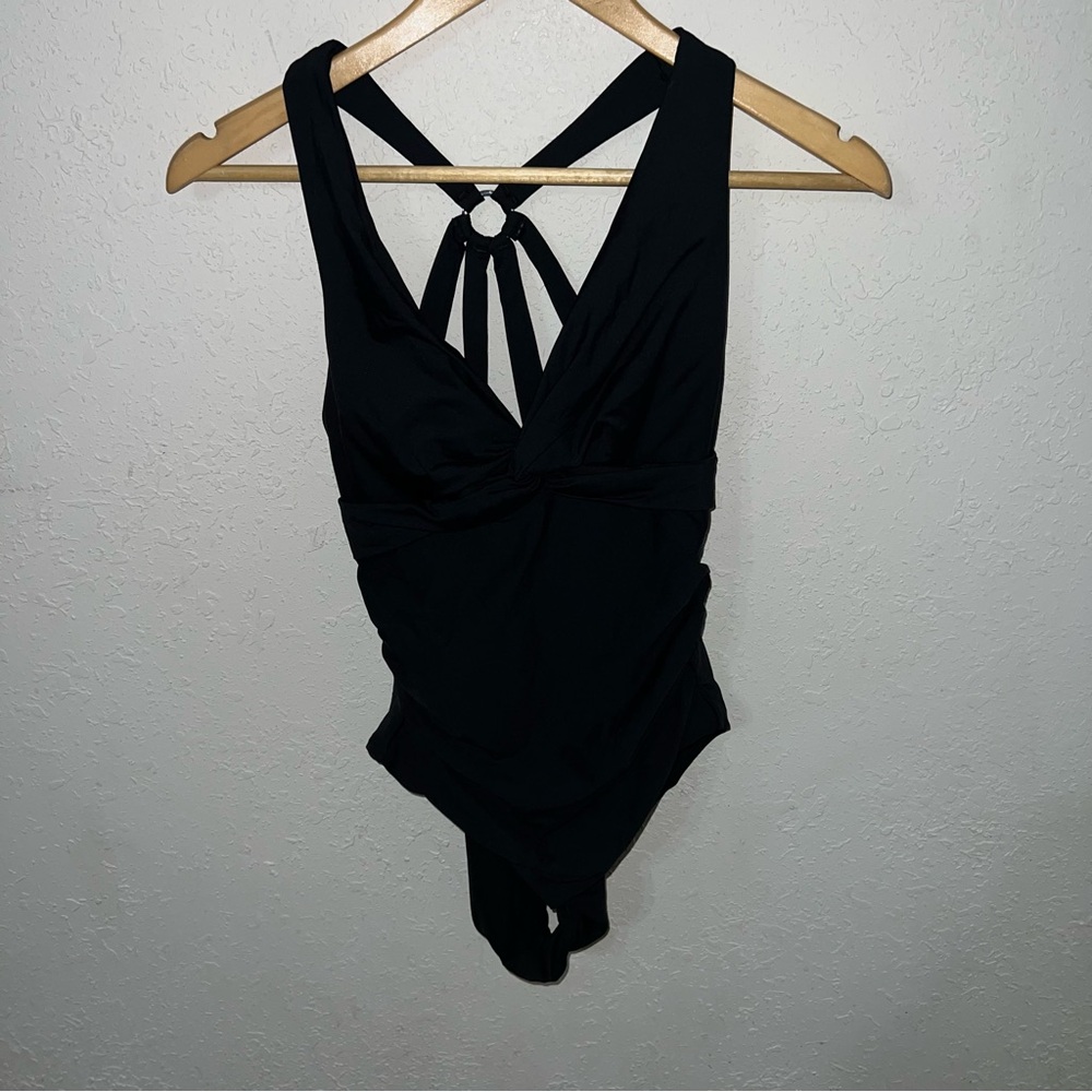 Calvin Klein Women's Standard V-neck Twist Front Tummy Control One Piece Size 8.
